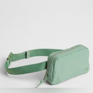 ✨SOLD✨Authentic GAP sage green Fanny pack, workout bag, crossbody waist bag